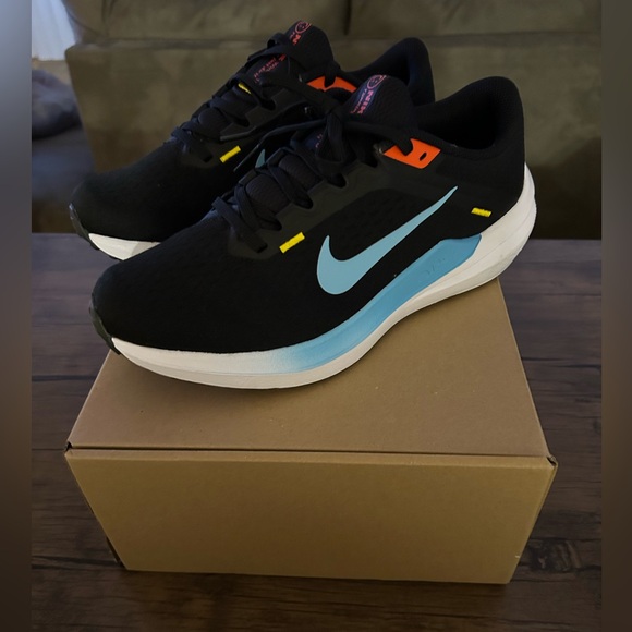 Women’s Nike Winflo 10 - Picture 2 of 4